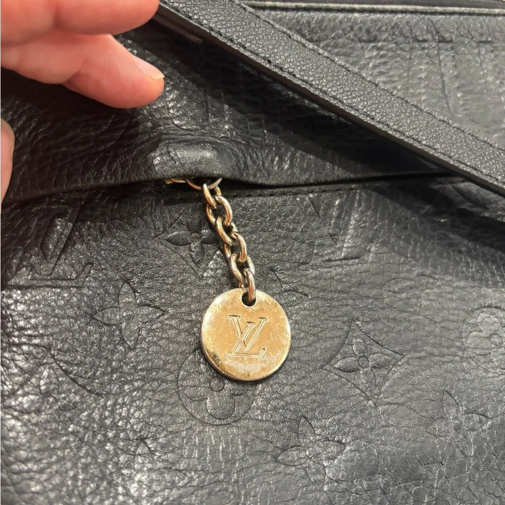 Louis Vuitton Black Leather Embossed Empriente Pochette, Gold Hardware, AA0171 - Picture 11 of 12